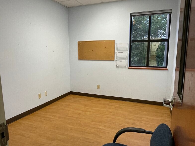 More Photos Of 1308 S 4th St, Hartsville Medical For Lease