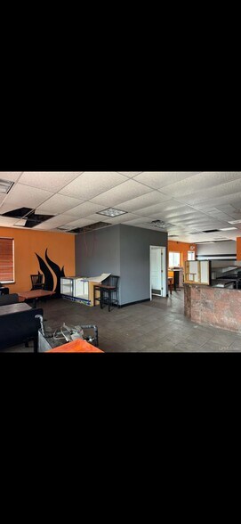 More Photos Of 403 N Third St, Ishpeming Service Station For Sale