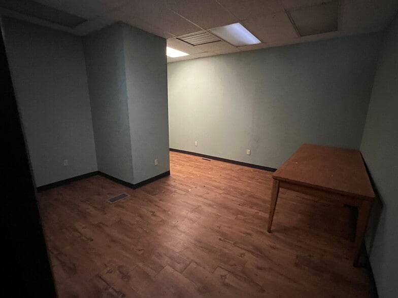 More Photos Of 616 N Jackson St, Danville Warehouse For Sale