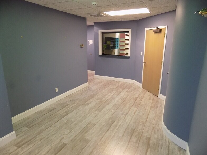 More Photos Of 111 Simsbury Rd, Avon Medical For Lease