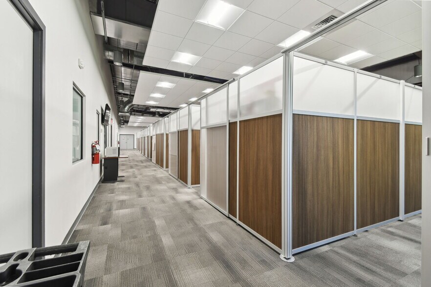 More Photos Of 924 Hale Ave, Brooksville Office For Sale