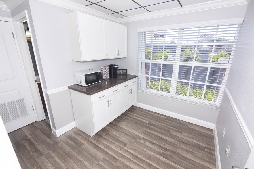 More Photos Of 721 Us Highway 1, North Palm Beach Office For Sale