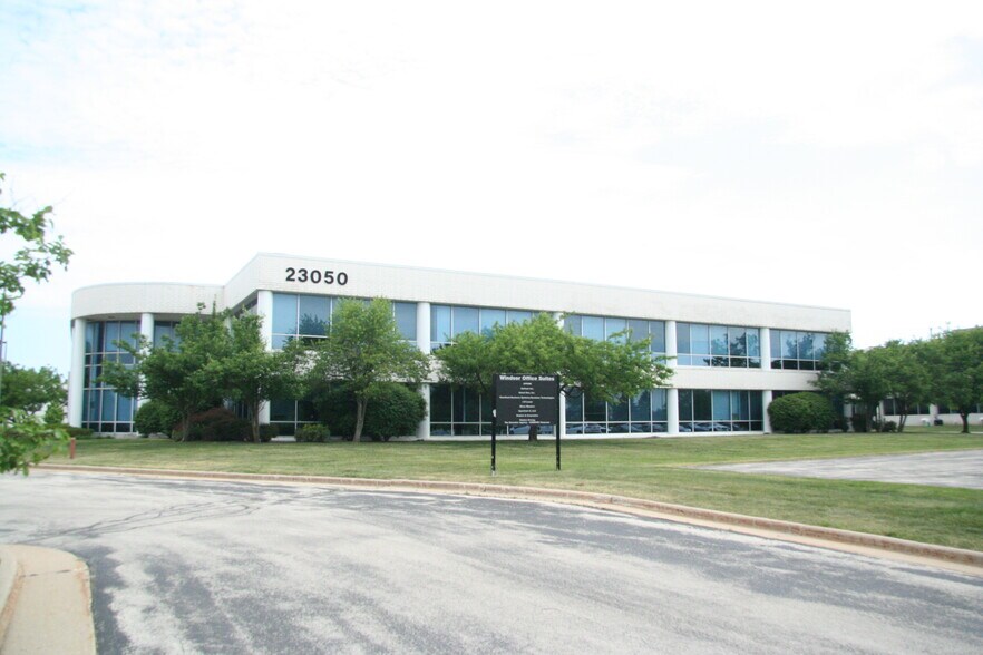 More Photos Of N28W23050 Roundy Dr, Pewaukee Office For Sale