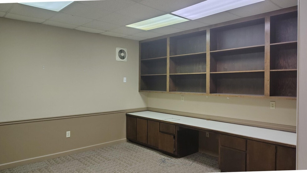 More Photos Of 4858 Mercer University Dr, Macon-Bibb Warehouse For Lease