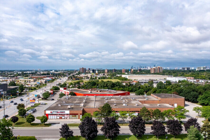 More Photos Of 1655 Dundas St E, Mississauga Freestanding For Lease
