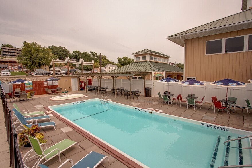 More Photos Of 215 W Water St, Grafton Marina For Sale