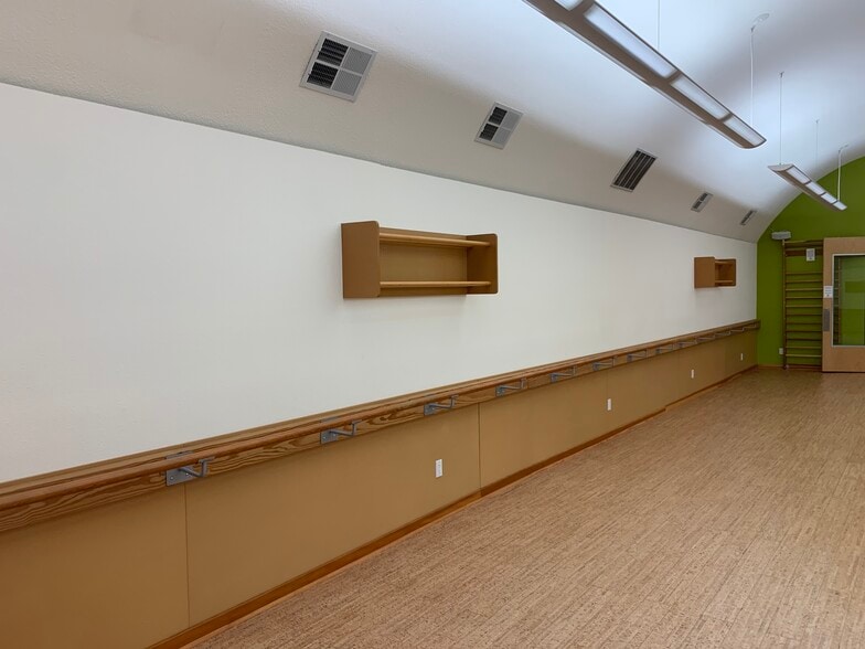 More Photos Of 16315 Monterey Hwy, Morgan Hill Freestanding For Lease