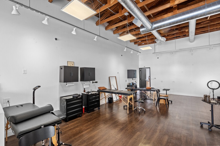 More Photos Of 2144-2146 Colorado Blvd, Los Angeles Restaurant For Sale