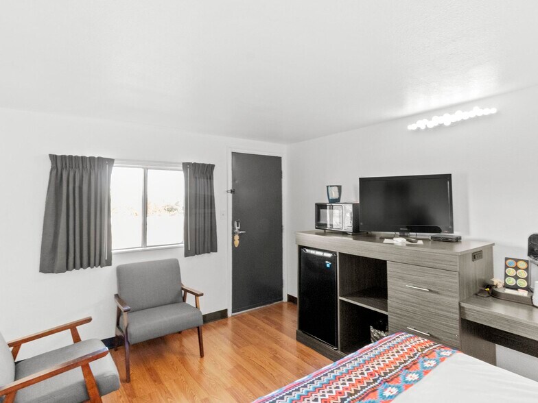 More Photos Of 475 W Main St, Escalante Hotel For Sale
