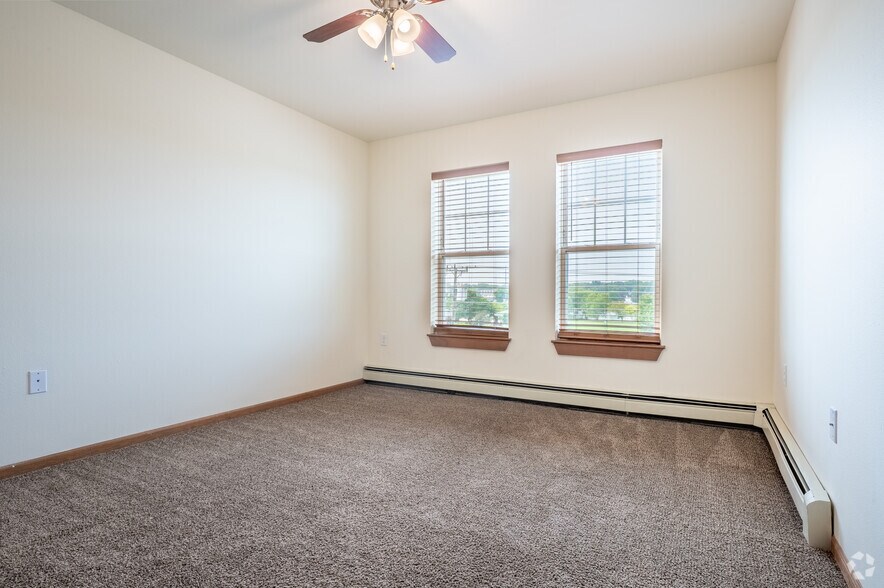 More Photos Of 1035 Pleasant St, Beloit Apartments For Lease