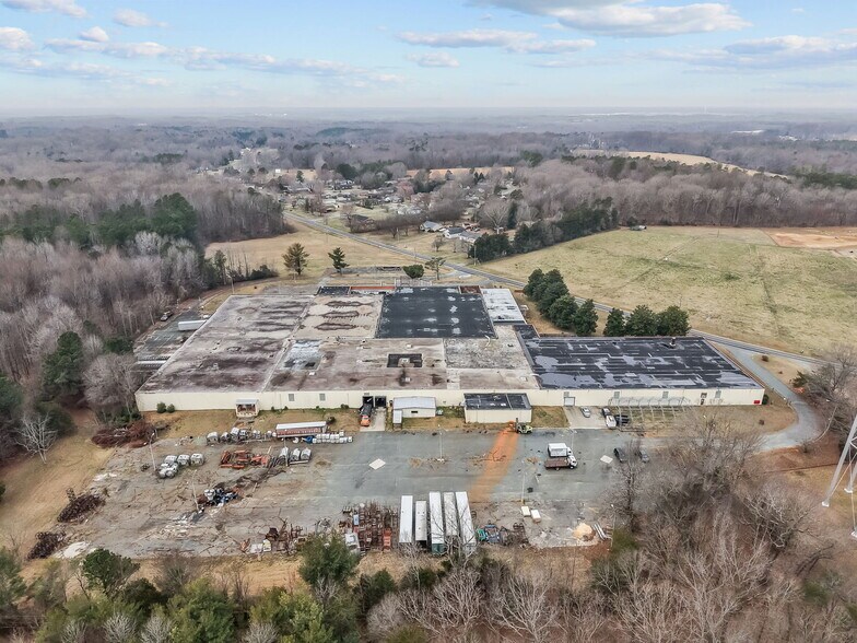 More Photos Of 1000 E Butler Ave, Liberty Manufacturing For Sale