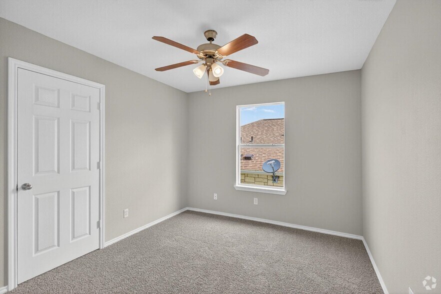 More Photos Of 1502 Claremont Cir, Marble Falls Apartments For Sale