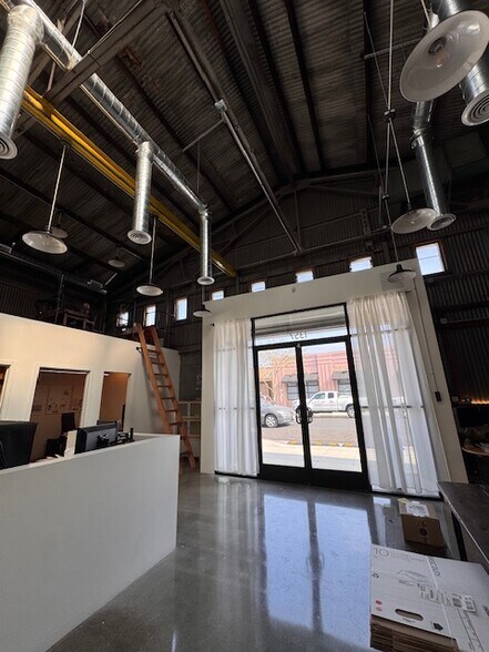 More Photos Of 1357 Coronado Ave, Long Beach Warehouse For Lease
