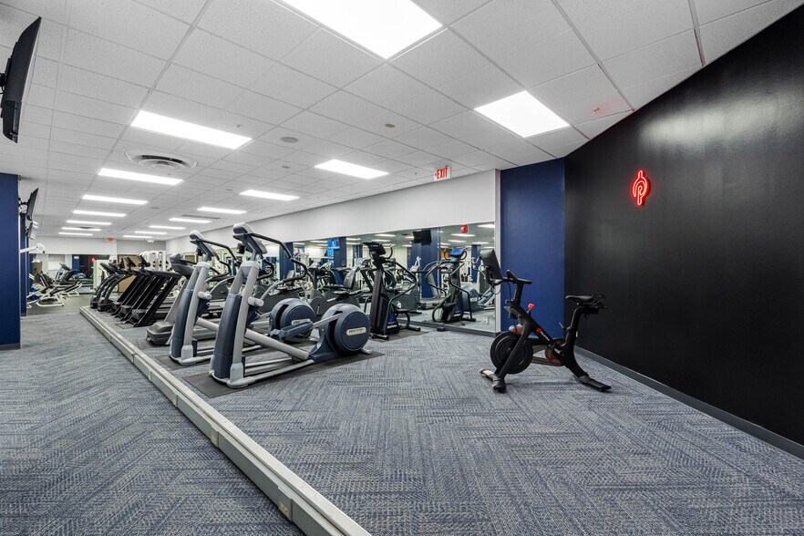 More Photos Of 5701 E Hillsborough Ave, Tampa Office For Lease