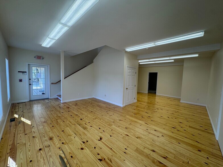 More Photos Of 174 Boston Post Rd, Westbrook General Retail For Lease