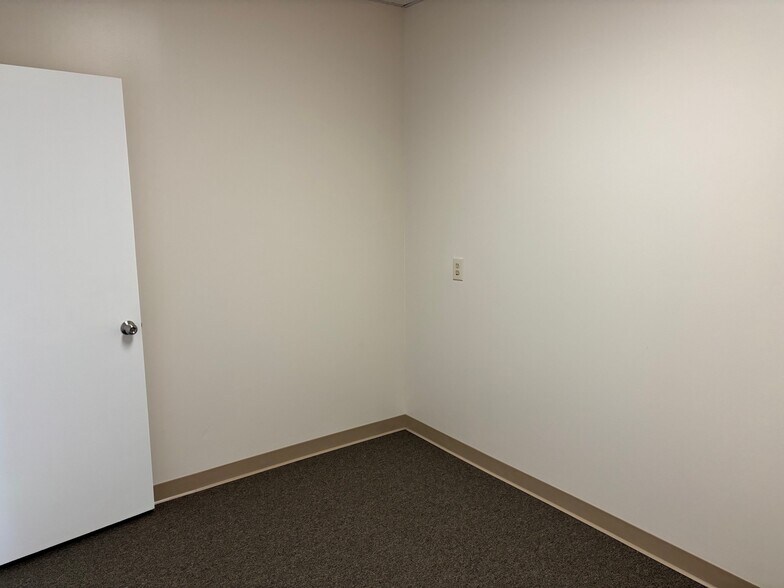 More Photos Of 113 S Macdill Ave, Tampa Office For Sale