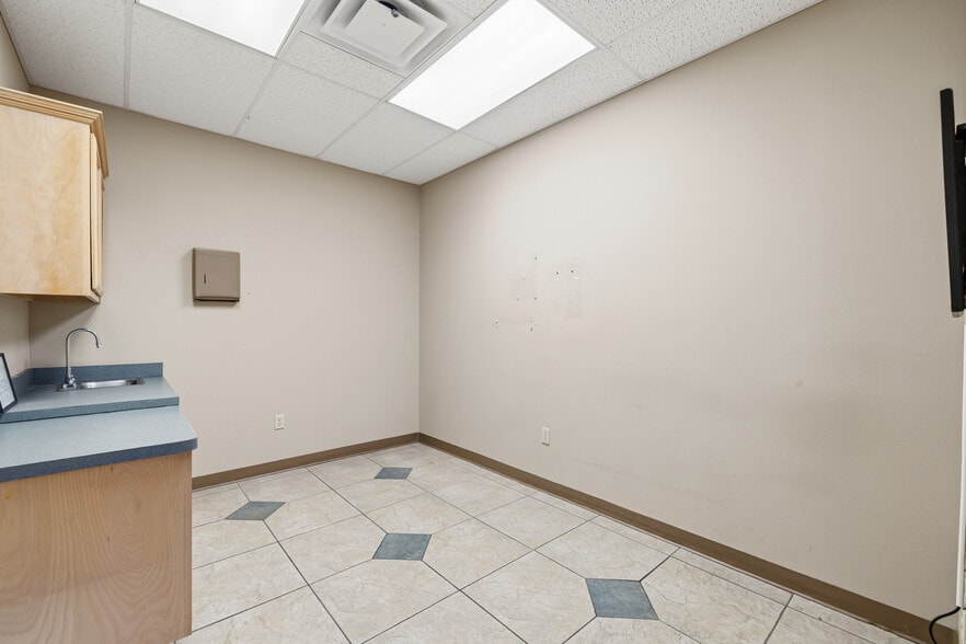 More Photos Of 1200 E Savannah Ave, McAllen Medical For Lease