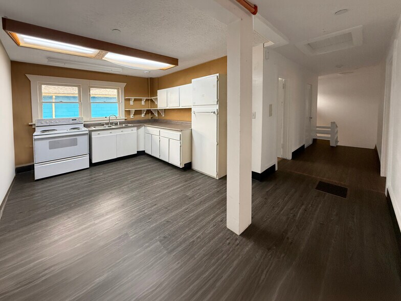 More Photos Of 8041-8045 E Burnside St, Portland Rehabilitation Center For Sale