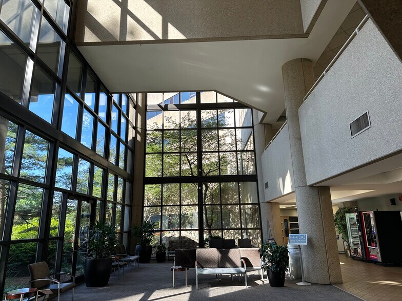 More Photos Of 1401 Harrodsburg Rd, Lexington Medical For Lease