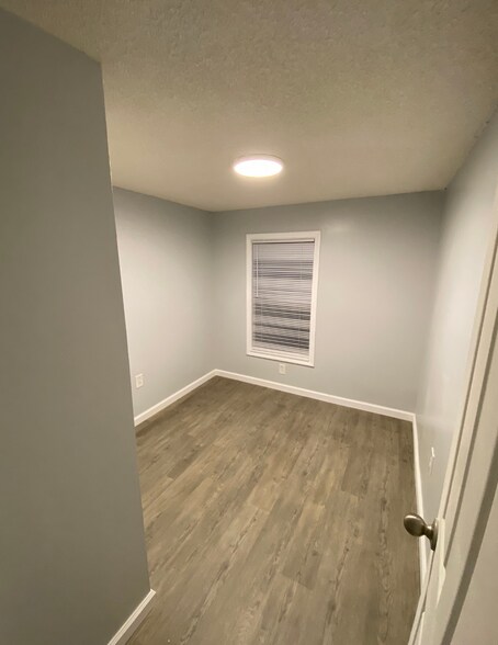 More Photos Of 128 Sandy Springs Ln, Lexington Manufactured Housing Mobile Home Park For Sale