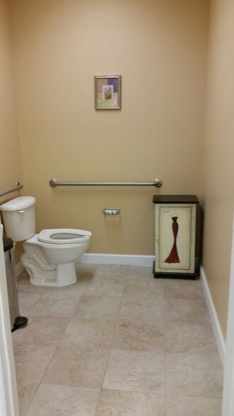 More Photos Of 6150 Diamond Centre Ct, Fort Myers Unknown For Lease