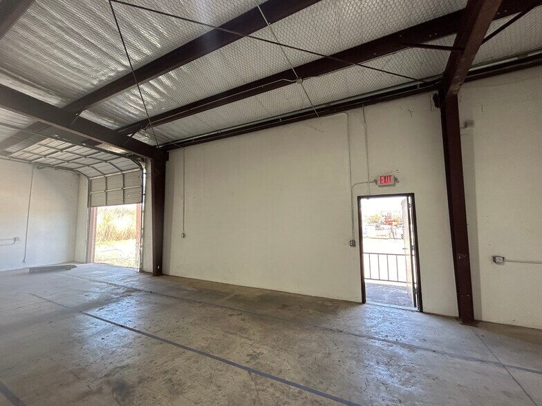 More Photos Of 4901 Whirlwind Dr, San Antonio Warehouse For Lease