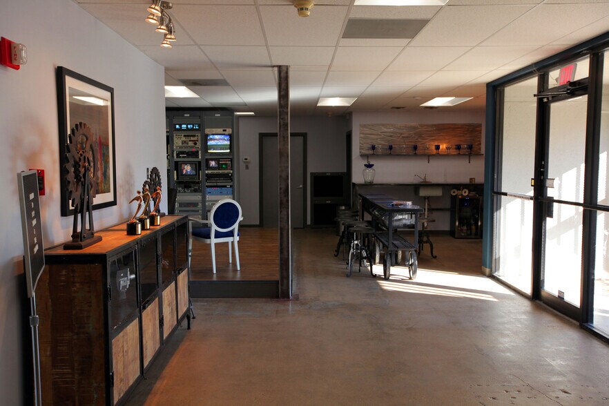 More Photos Of 1957 E Irving Blvd, Irving Movie Radio TVStudio For Sale