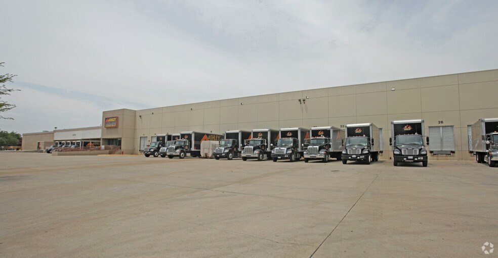 More Photos Of 502 Fountain Pky, Grand Prairie Warehouse For Lease