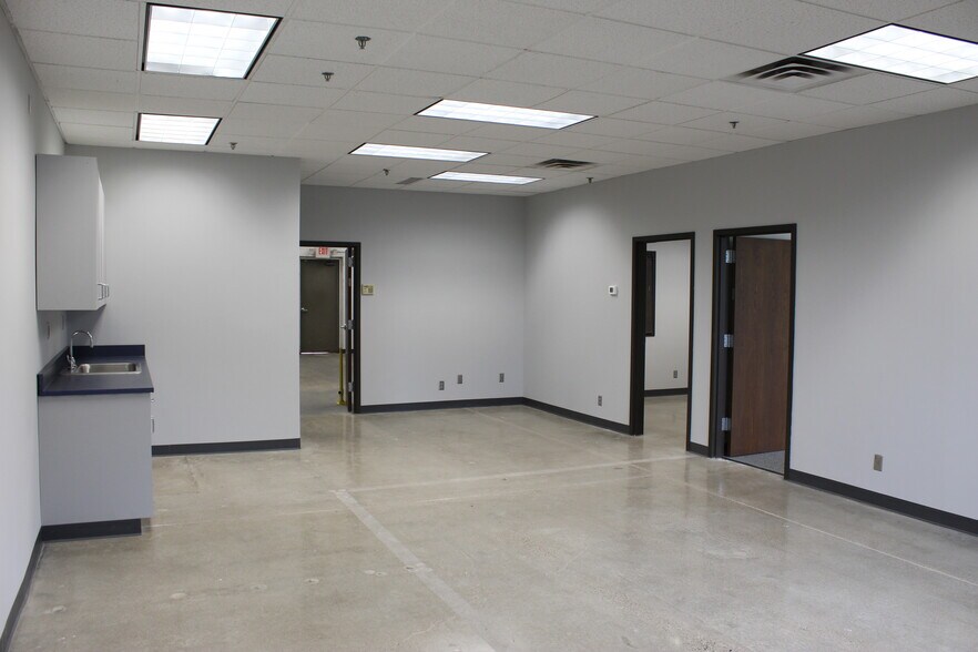 More Photos Of 12201-12241 Wood Lake Dr, Burnsville Light Manufacturing For Lease