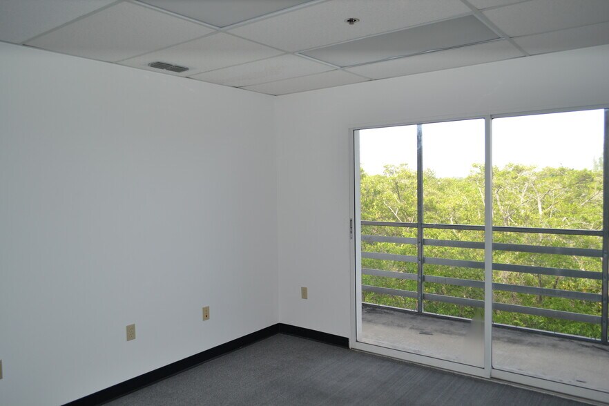 More Photos Of 1460 S McCall Rd, Englewood Medical For Sale