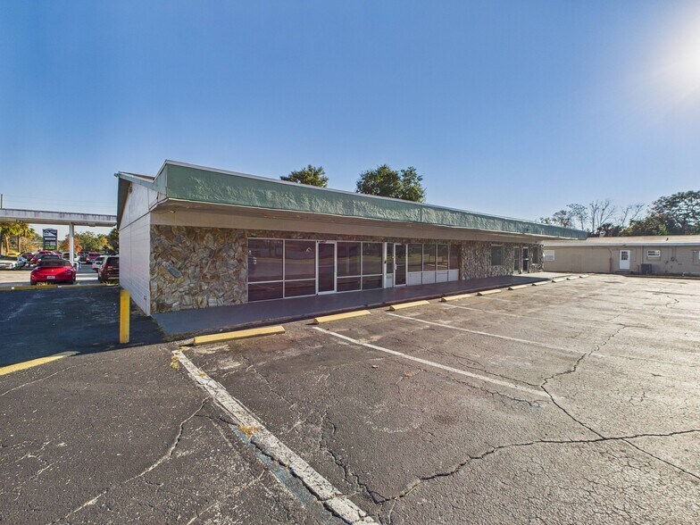 More Photos Of 1 Beverly Hills Blvd, Beverly Hills General Retail For Sale