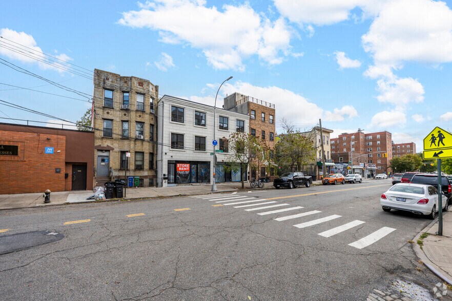More Photos Of 429 Columbia St, Brooklyn Storefront Retail Residential For Lease