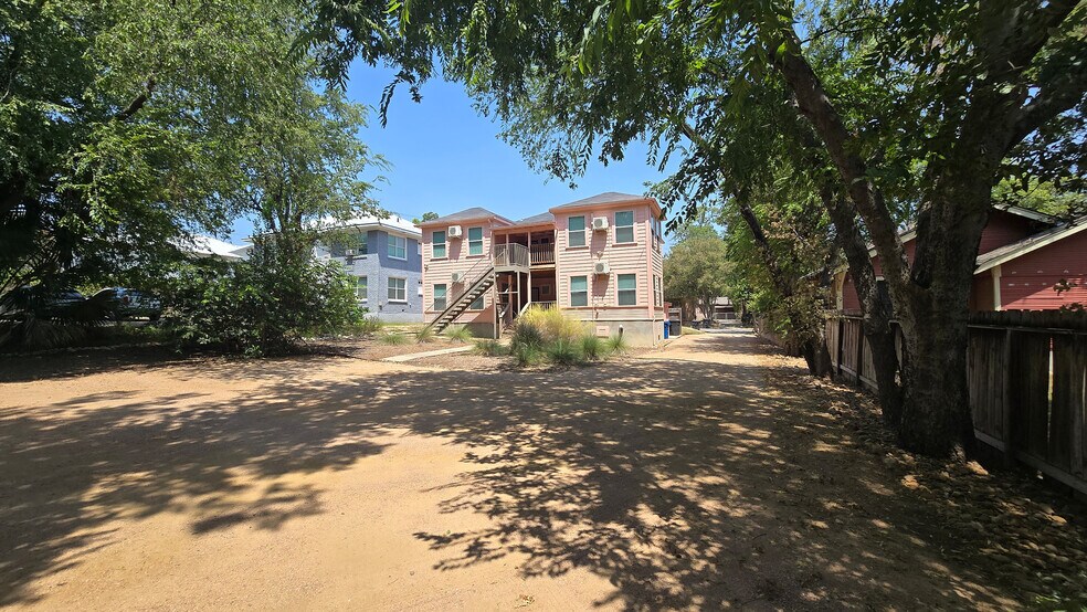 More Photos Of 1020 W French Plz, San Antonio Apartments For Sale
