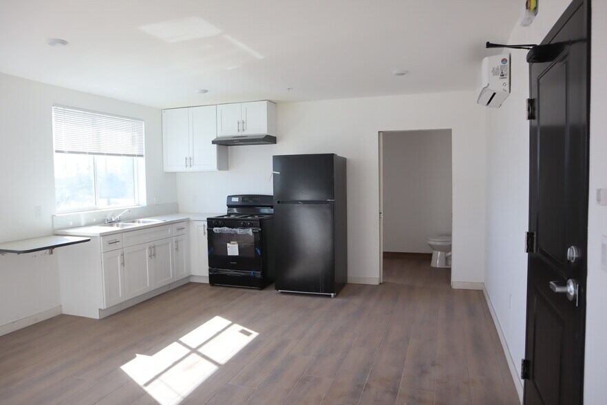 More Photos Of 7415 S Main St, Los Angeles Apartments For Sale
