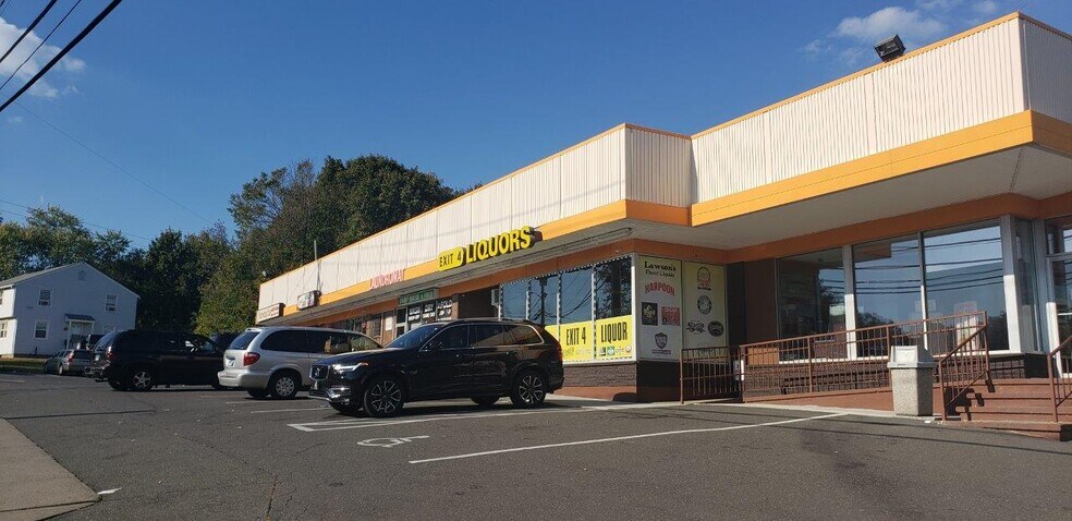 More Photos Of 2-4 Mill Ridge Rd, Danbury Freestanding For Lease