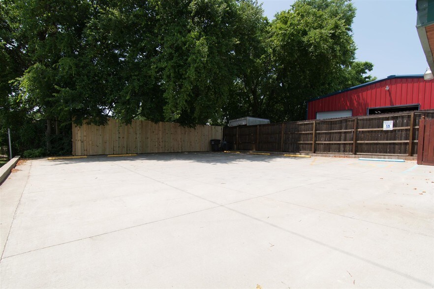 More Photos Of 600 E Old Hickory Blvd, Madison Freestanding For Sale