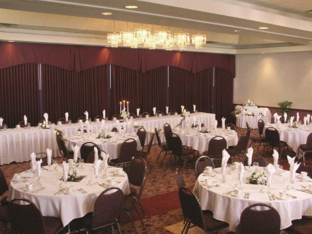 More Photos Of 1244 Canterbury Rd, Shakopee Hotel For Lease