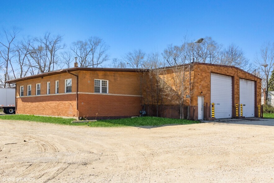 More Photos Of 720 Kennon Rd, Rockford Truck Terminal For Sale