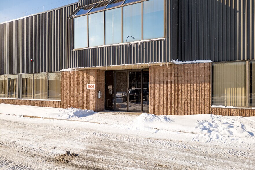 More Photos Of 1805 Av 50E, Lachine Warehouse For Sale