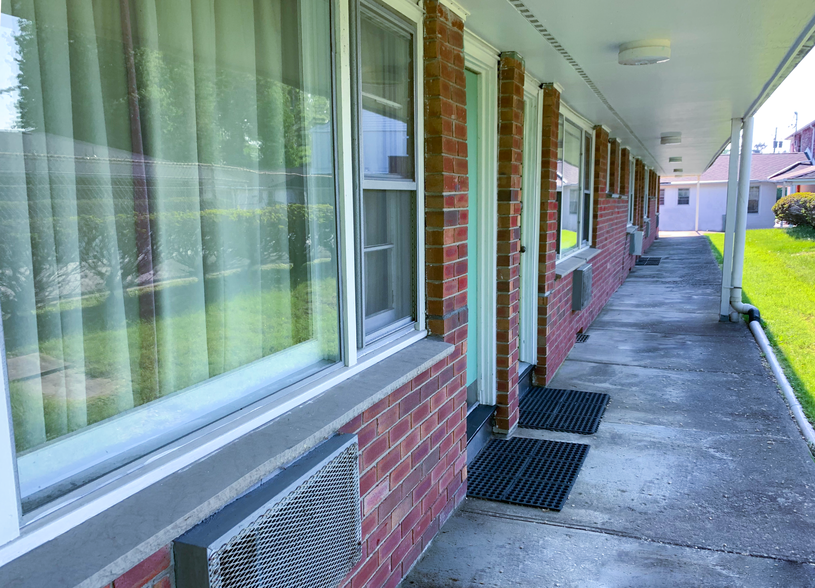 More Photos Of 4100 Albany Post Rd, Hyde Park Hotel For Sale