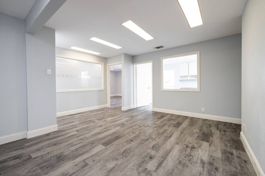 More Photos Of 2401 Garden Park Ct, Arlington Office Residential For Lease