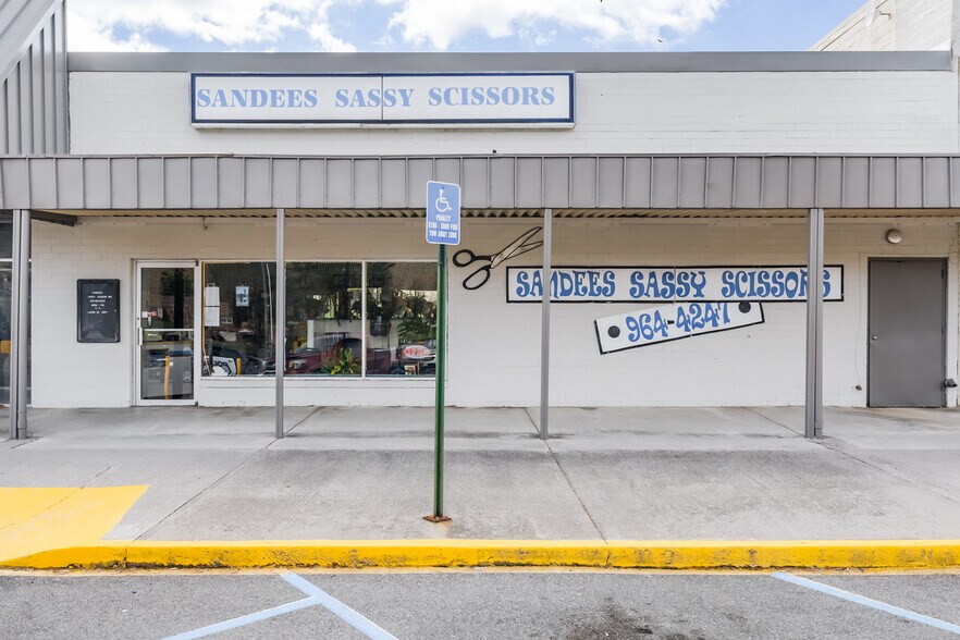 More Photos Of 2940 Clinch St, Richlands Supermarket For Lease