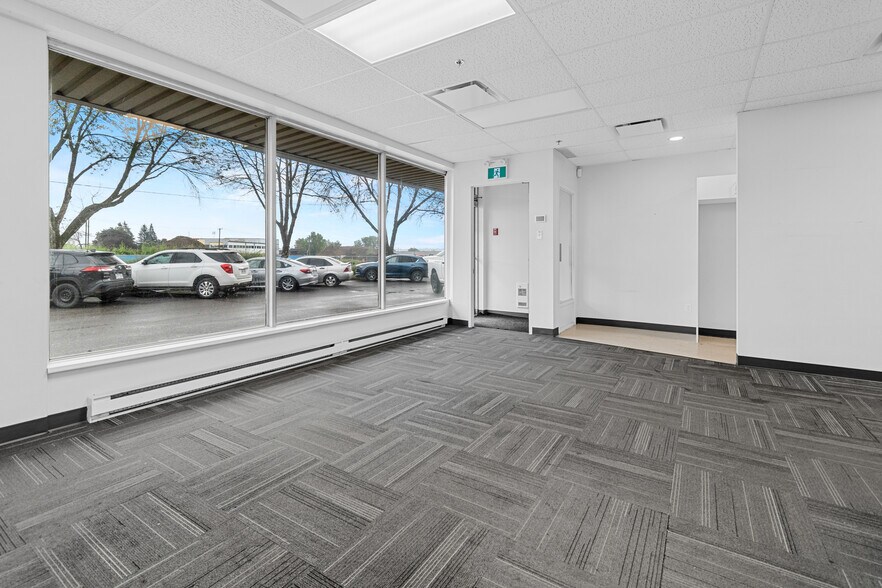 More Photos Of 925 Av Newton, Québec Manufacturing For Lease