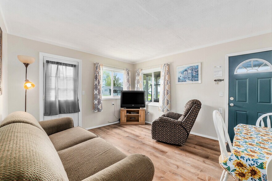 More Photos Of 10392 Houghton Lake dr, Houghton Lake Specialty For Sale