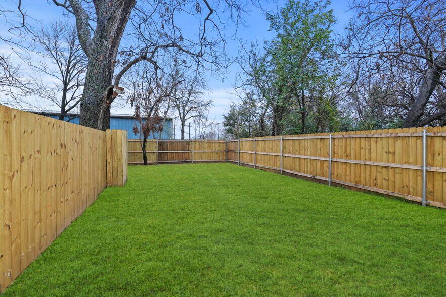 More Photos Of 5027 Colonial Ave, Dallas Apartments For Sale