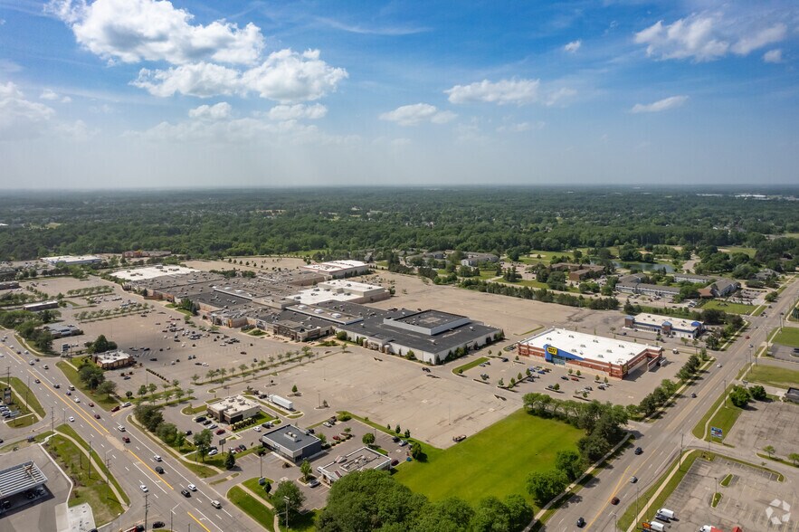 More Photos Of 5330 W Saginaw Hwy, Lansing Freestanding For Lease