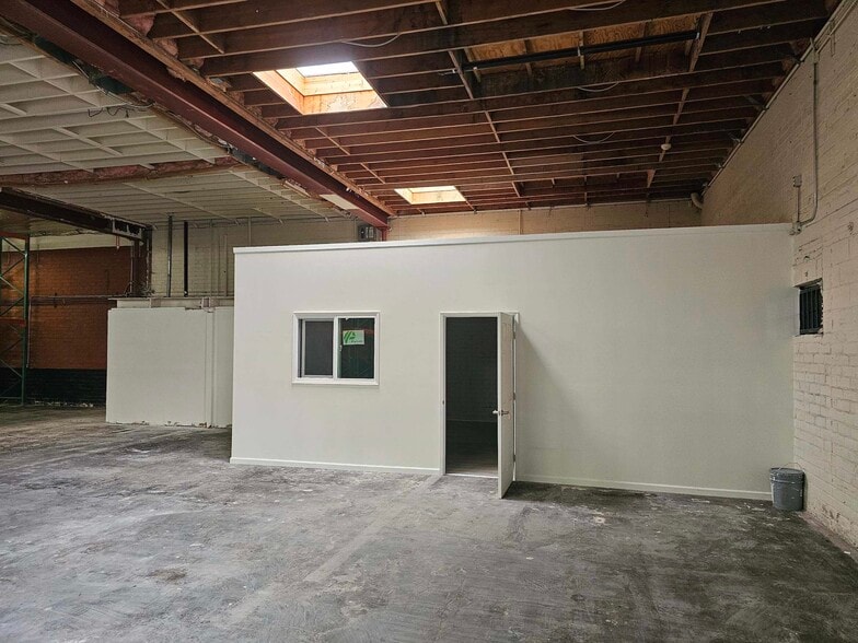 More Photos Of 3101 S Main St, Los Angeles Manufacturing For Lease