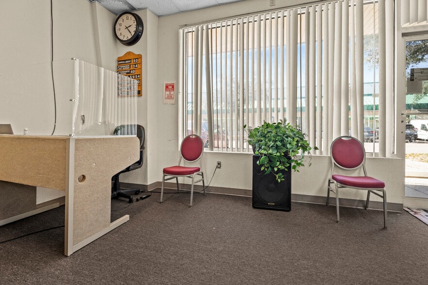 More Photos Of 3239 Old Winter Garden Rd, Orlando Flex For Sale