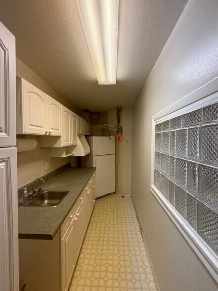 More Photos Of 5550 26th St, Bradenton Medical For Sale