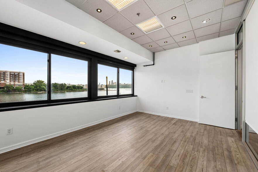 More Photos Of 115 River Rd, Edgewater Restaurant For Lease